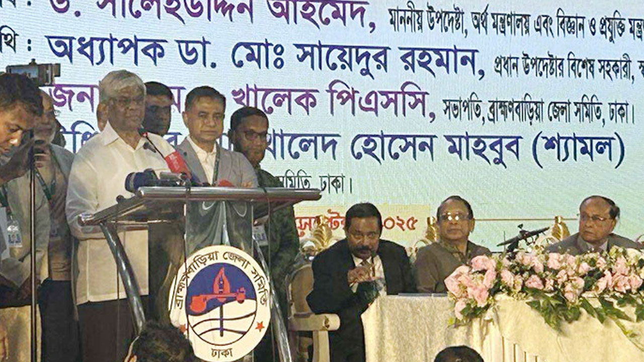 হাজার কোটি টাকার মালিকেরা এখন দৌড়ে বেড়াচ্ছেন: অর্থ উপদেষ্টা